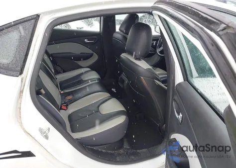 2015 Dodge Dart Sxt z USA, uszkodzony, nr VIN 1C3CDFBB8FD237635